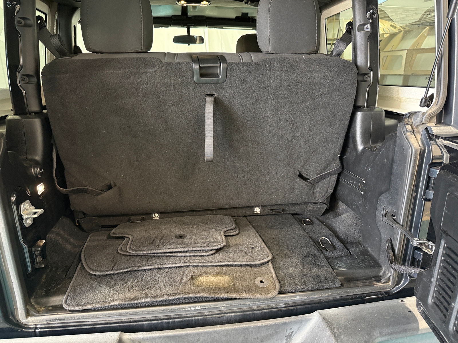 Thumbnail: 2019 Jeep Wrangler - 7