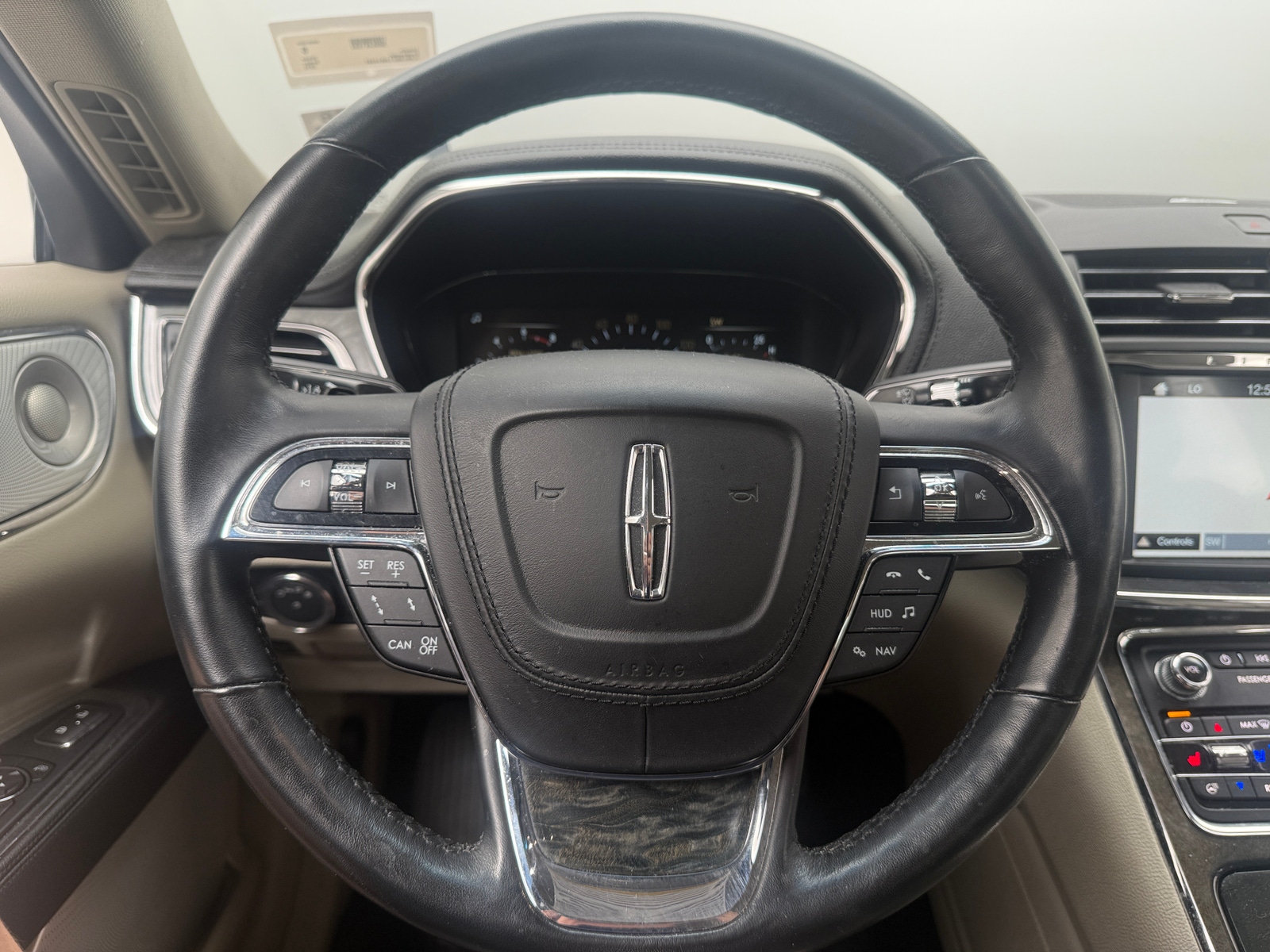 Thumbnail: 2018 Lincoln Continental - 4