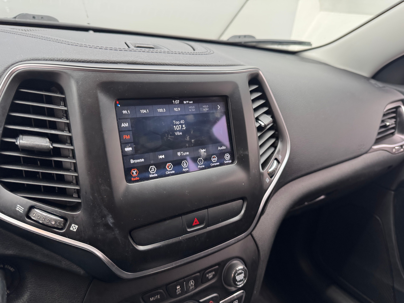 Thumbnail: 2019 Jeep Cherokee - 4