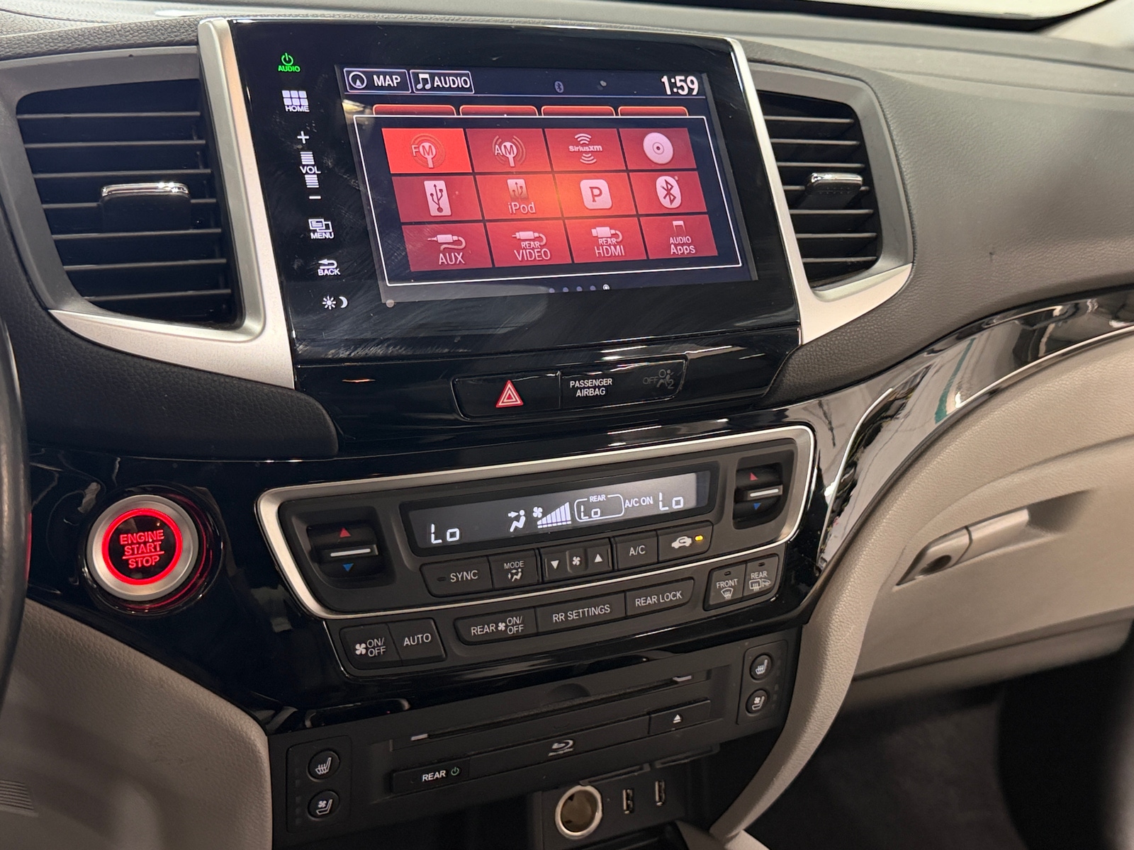 Thumbnail: 2016 Honda Pilot - 4
