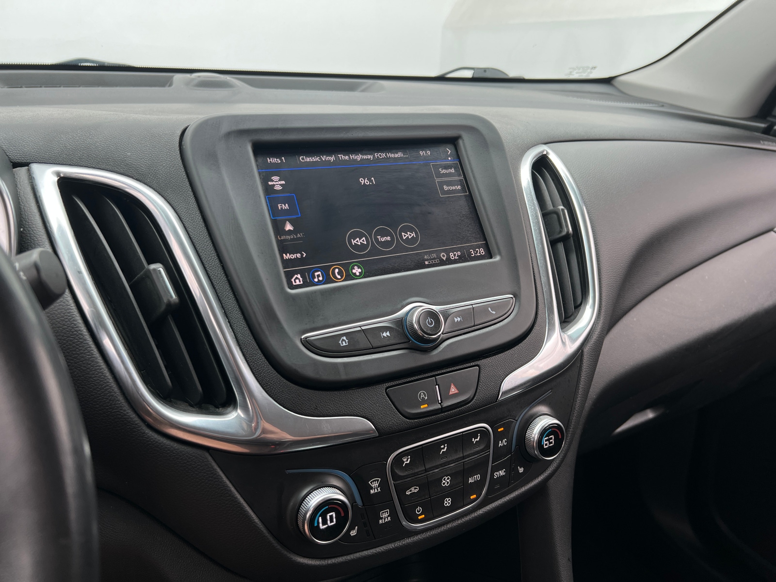 Thumbnail: 2022 Chevrolet Equinox - 4