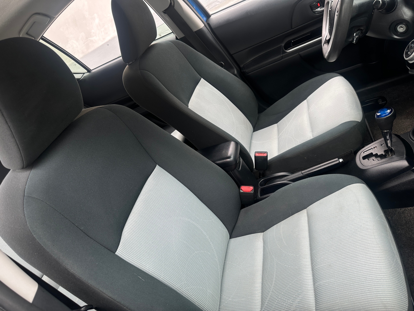 Thumbnail: 2017 Toyota Prius c - 2