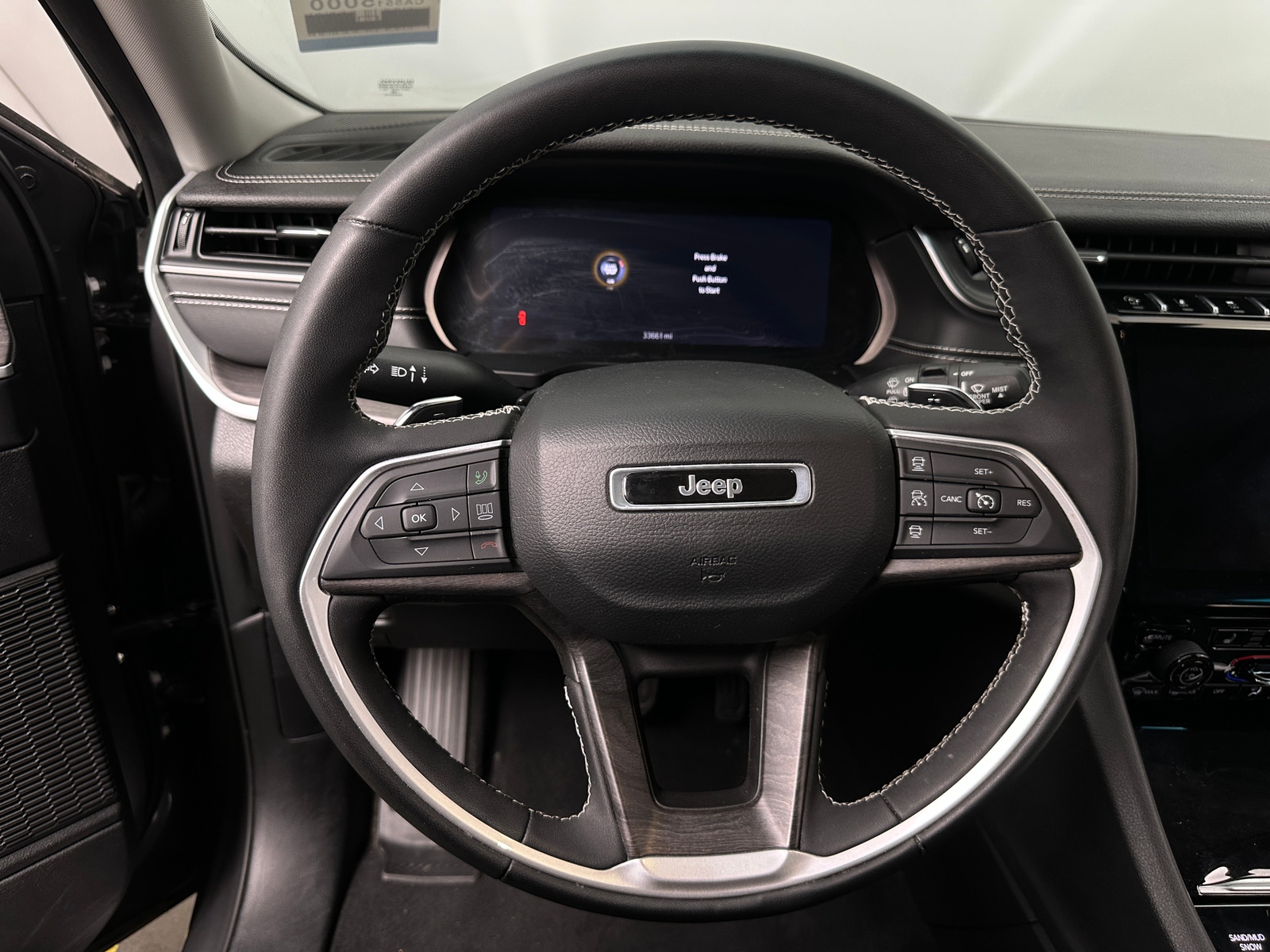 Thumbnail: 2023 Jeep Grand Cherokee L - 4