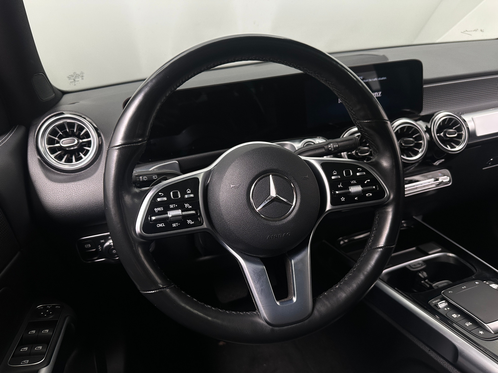 Thumbnail: 2022 Mercedes-Benz GLB - 4