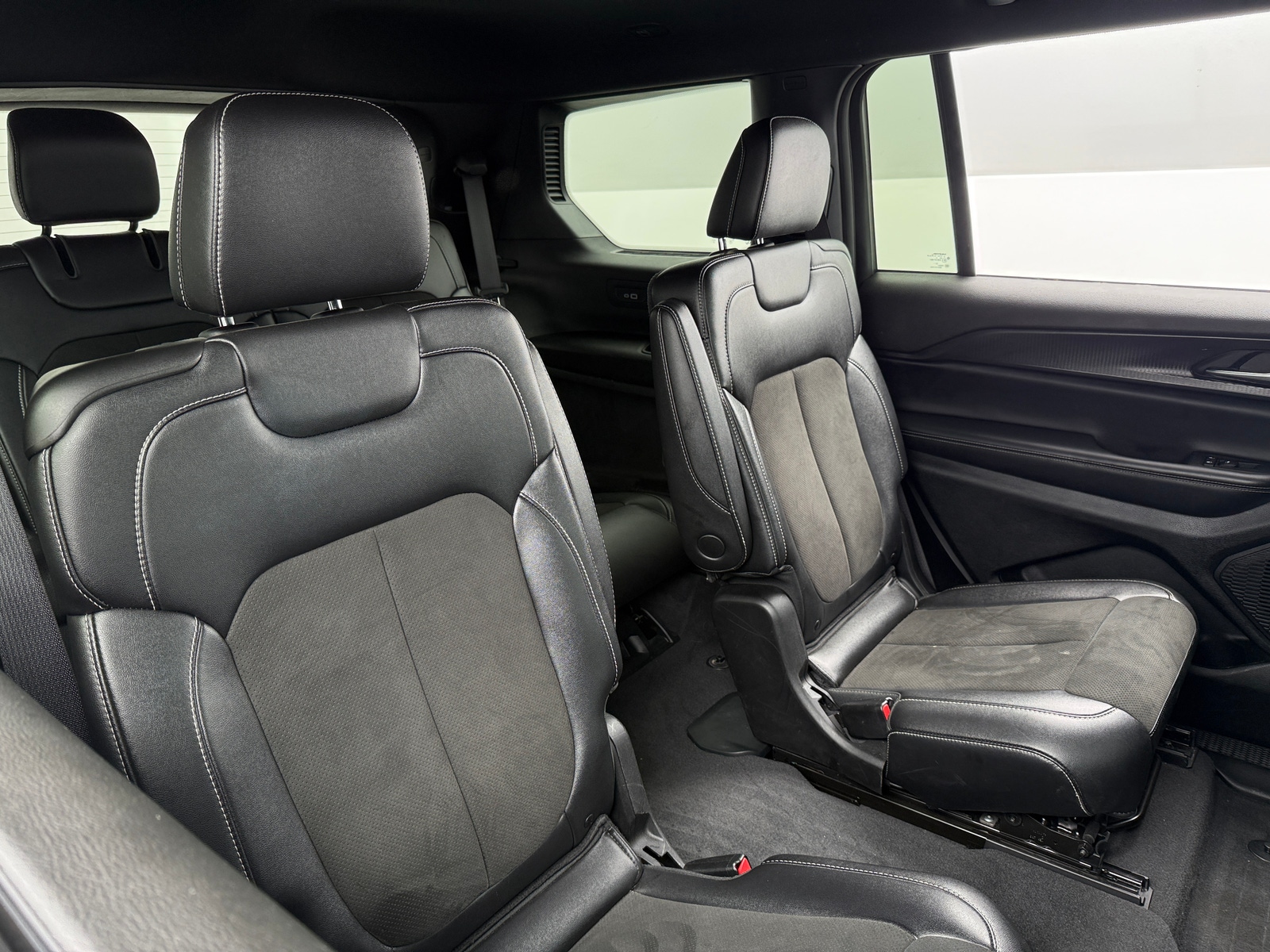 Thumbnail: 2023 Jeep Grand Cherokee L - 5