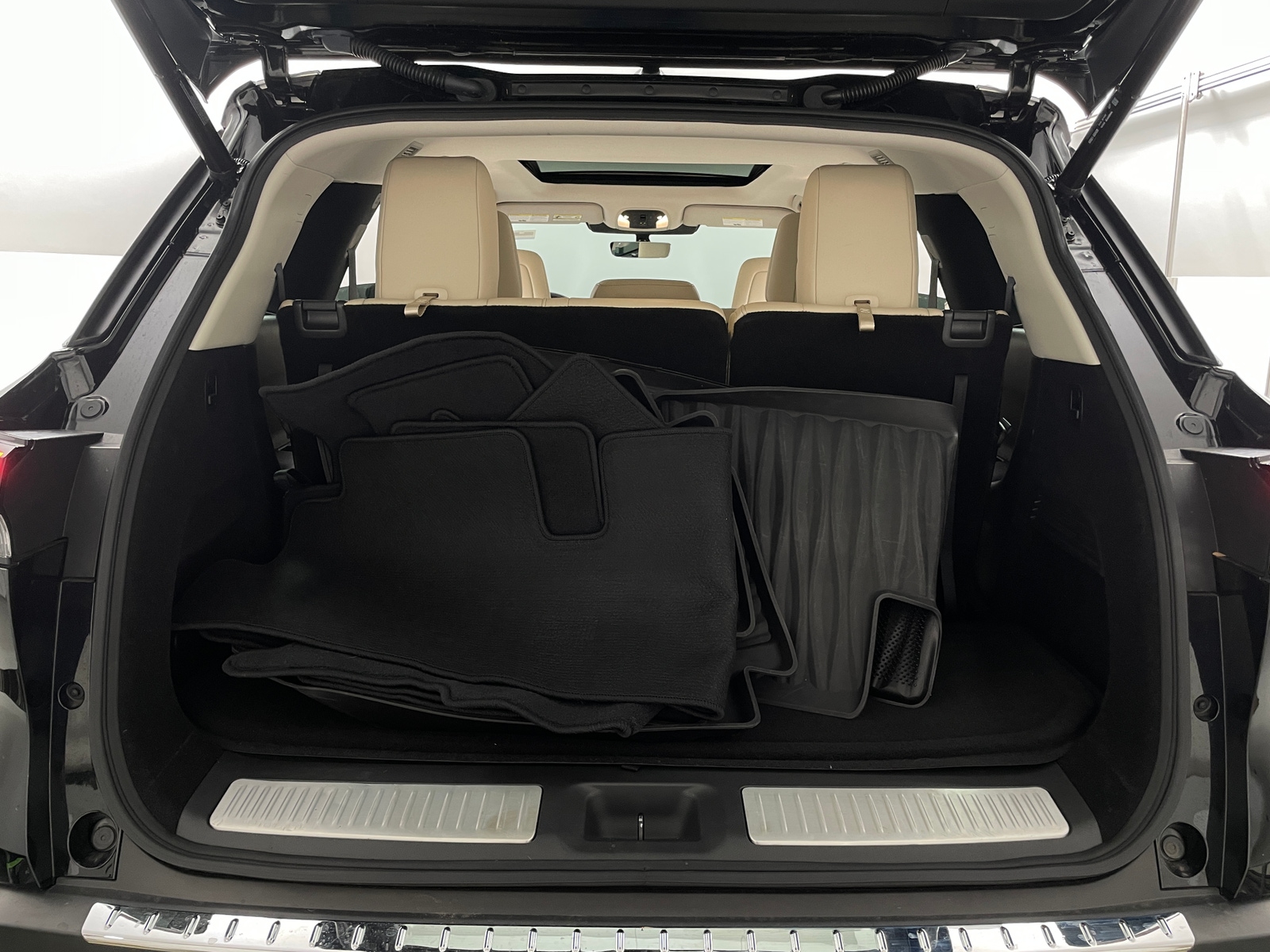 Thumbnail: 2023 INFINITI QX60 - 6
