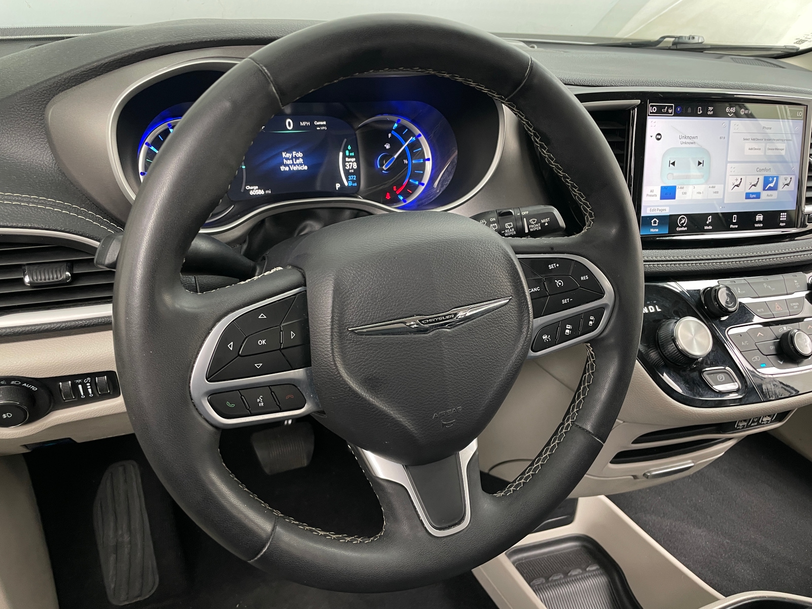 Thumbnail: 2023 Chrysler Pacifica - 4
