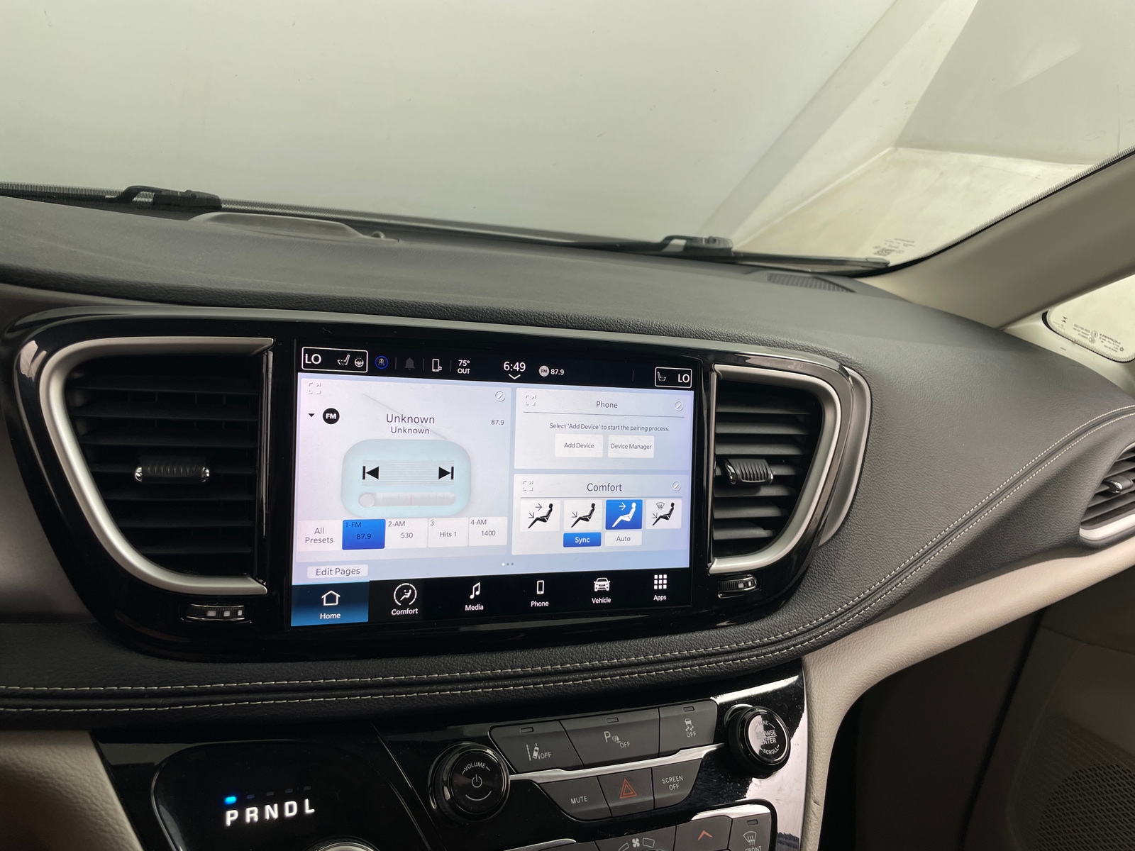 Thumbnail: 2023 Chrysler Pacifica - 3