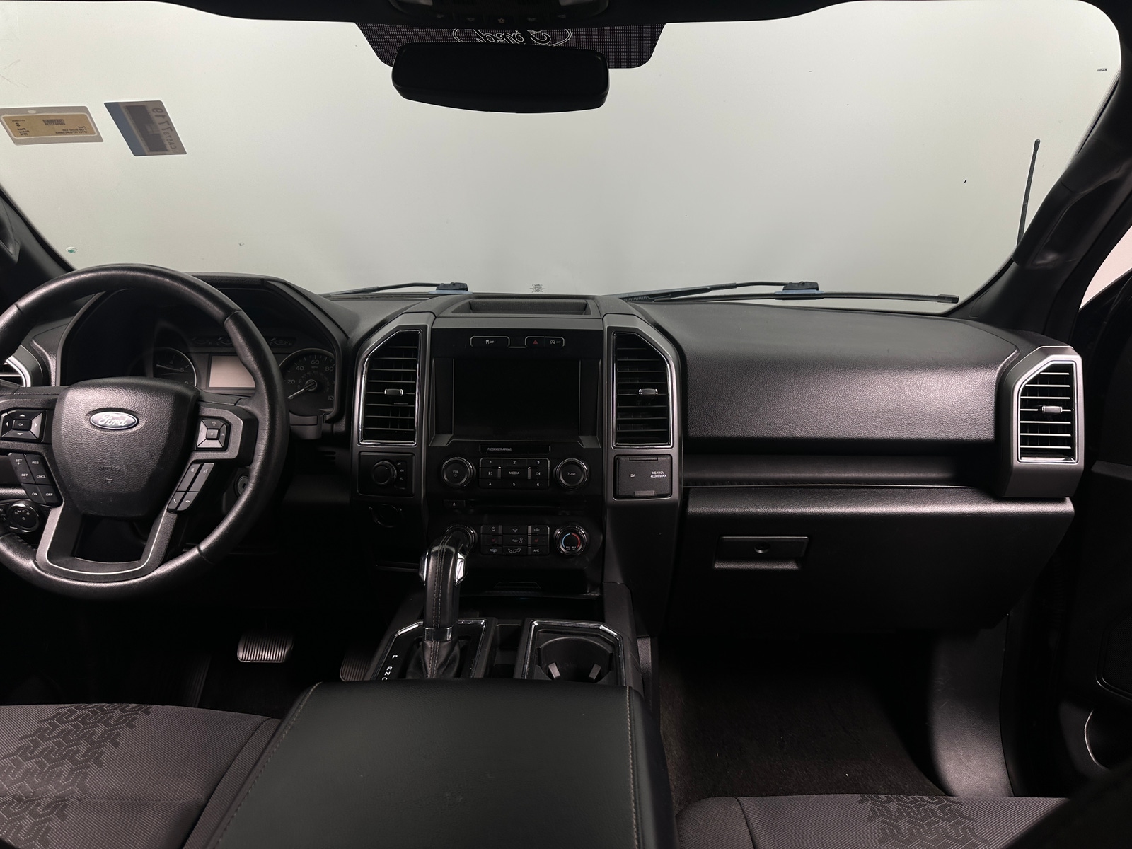 Thumbnail: 2018 Ford Econoline - 3