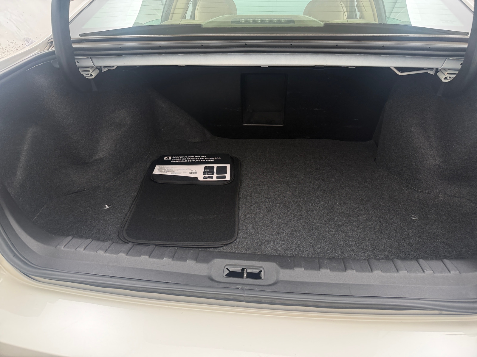 Thumbnail: 2011 Buick Lucerne - 6