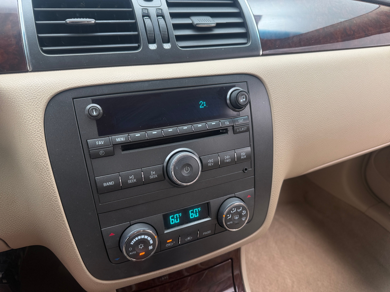 Thumbnail: 2011 Buick Lucerne - 3