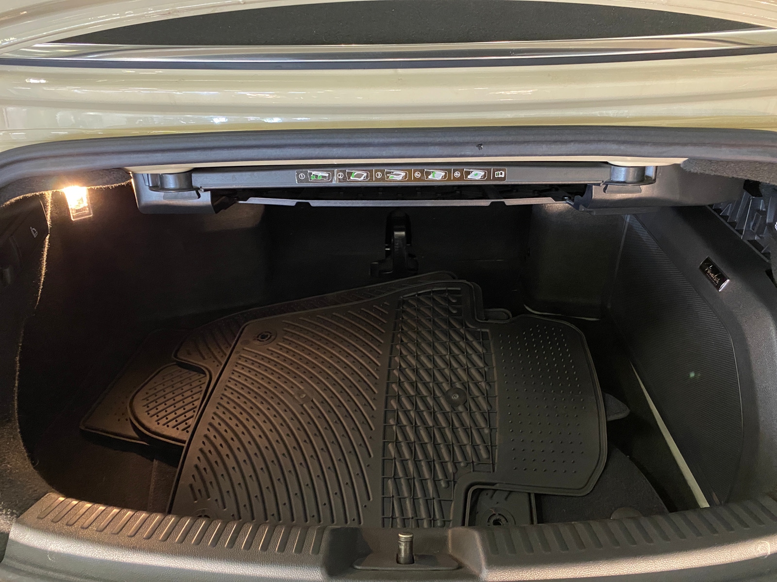 Thumbnail: 2019 Volkswagen Beetle - 6