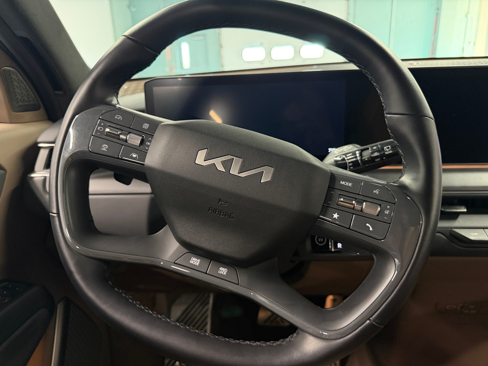 Thumbnail: 2024 Kia EV9 - 4