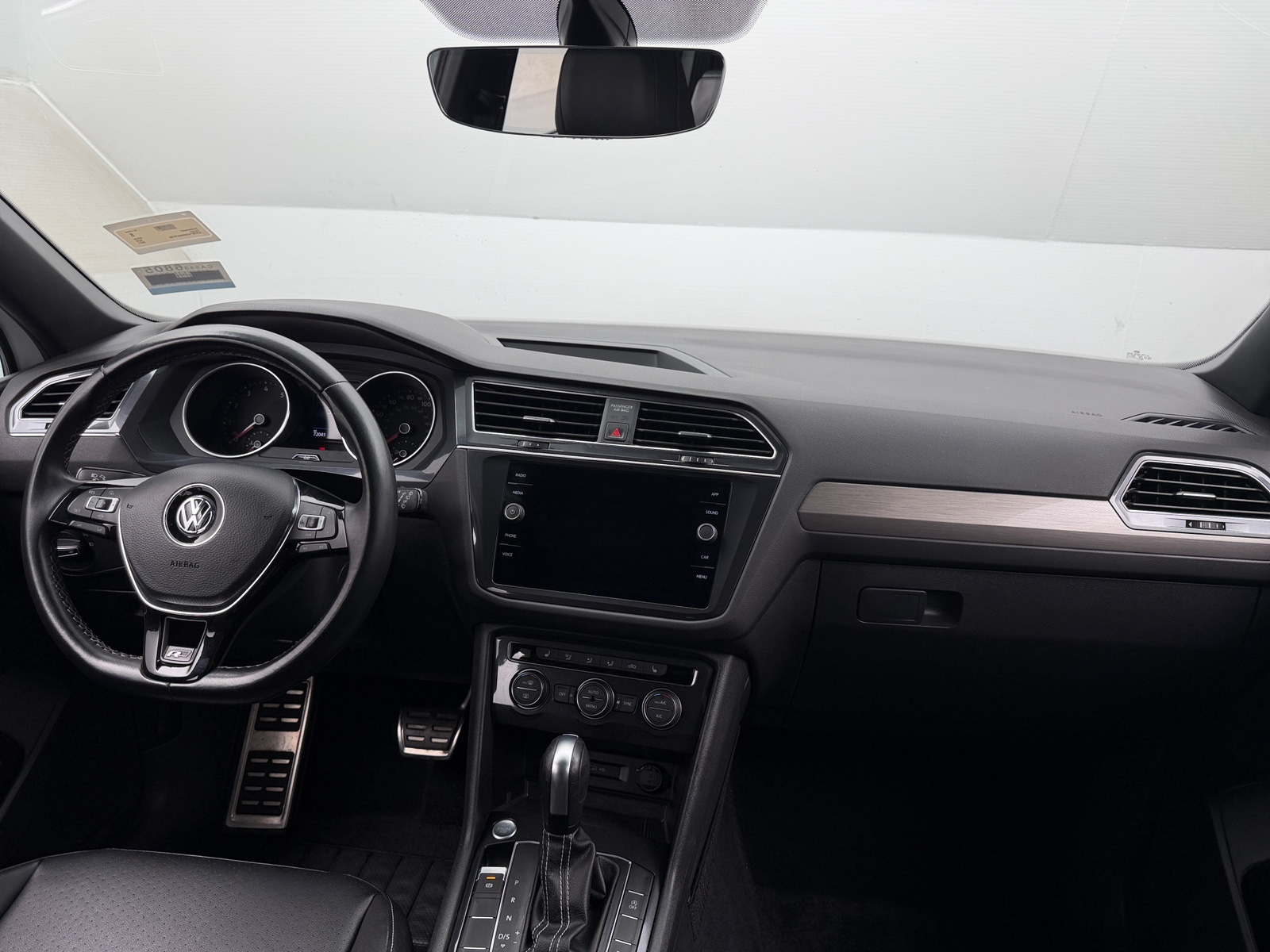 Thumbnail: 2021 Volkswagen Tiguan - 2