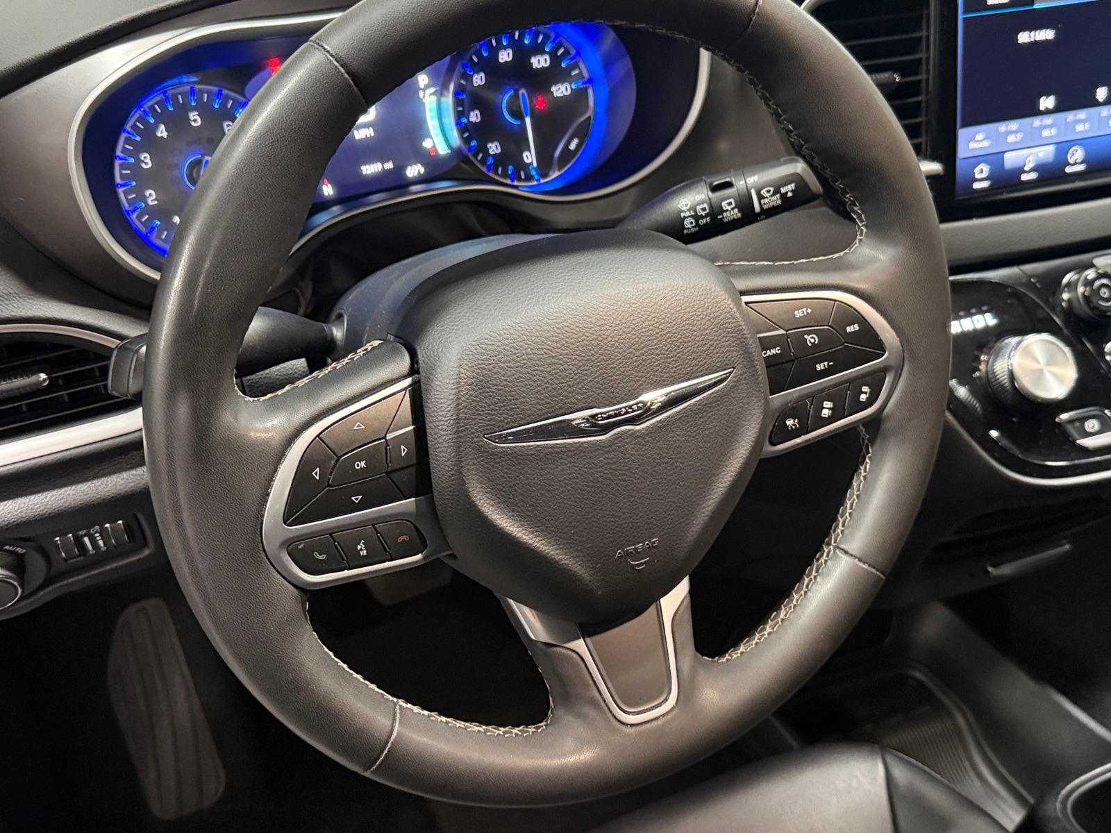 Thumbnail: 2025 Chrysler Pacifica - 4