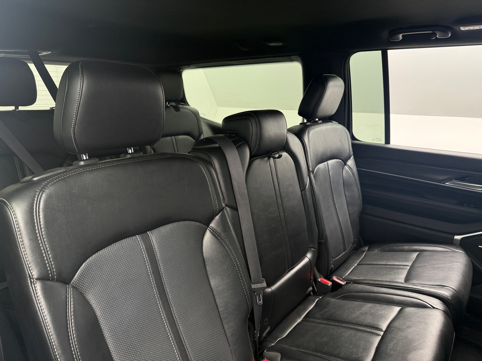 Thumbnail: 2024 Jeep Wagoneer - 5