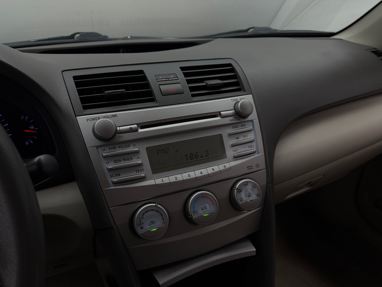 Thumbnail: 2011 Toyota Camry - 4