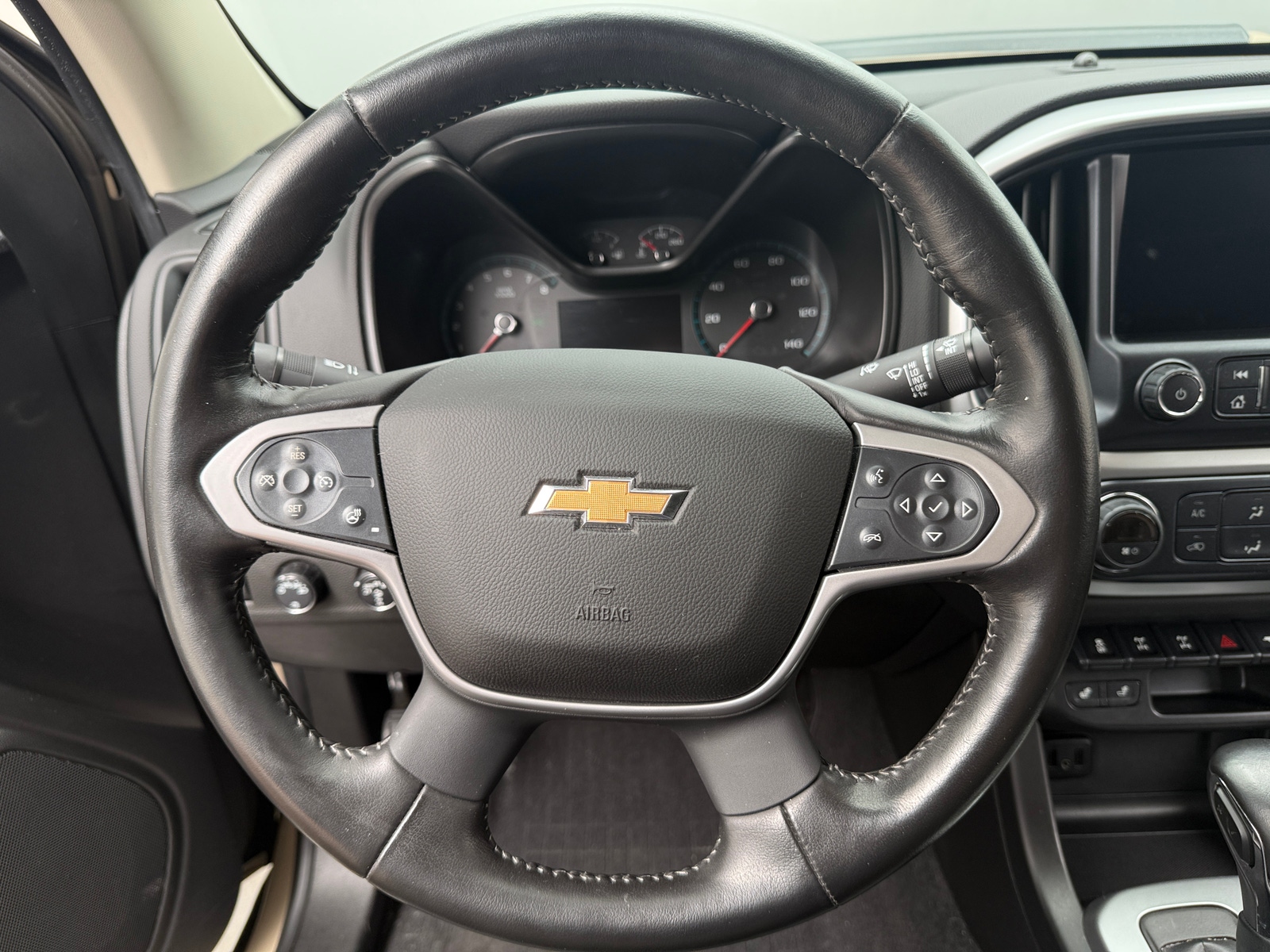 Thumbnail: 2022 Chevrolet Colorado - 4