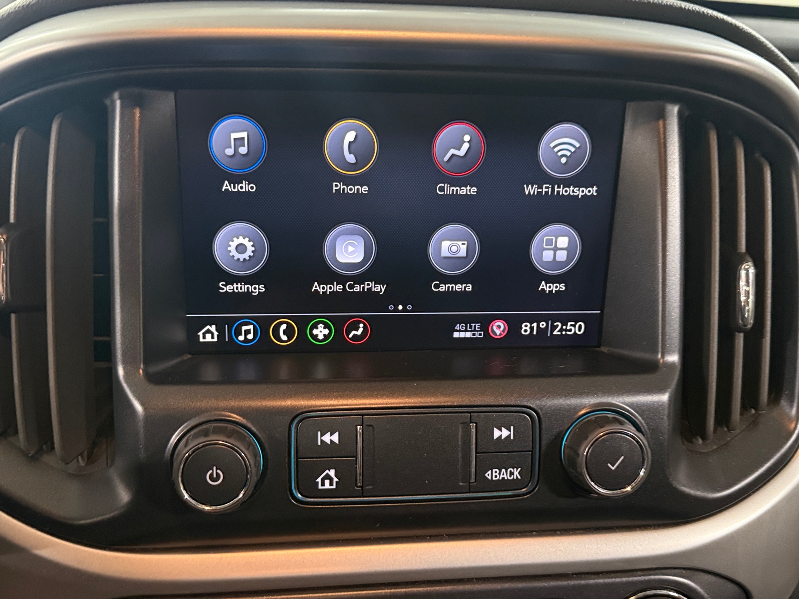 Thumbnail: 2022 Chevrolet Colorado - 3