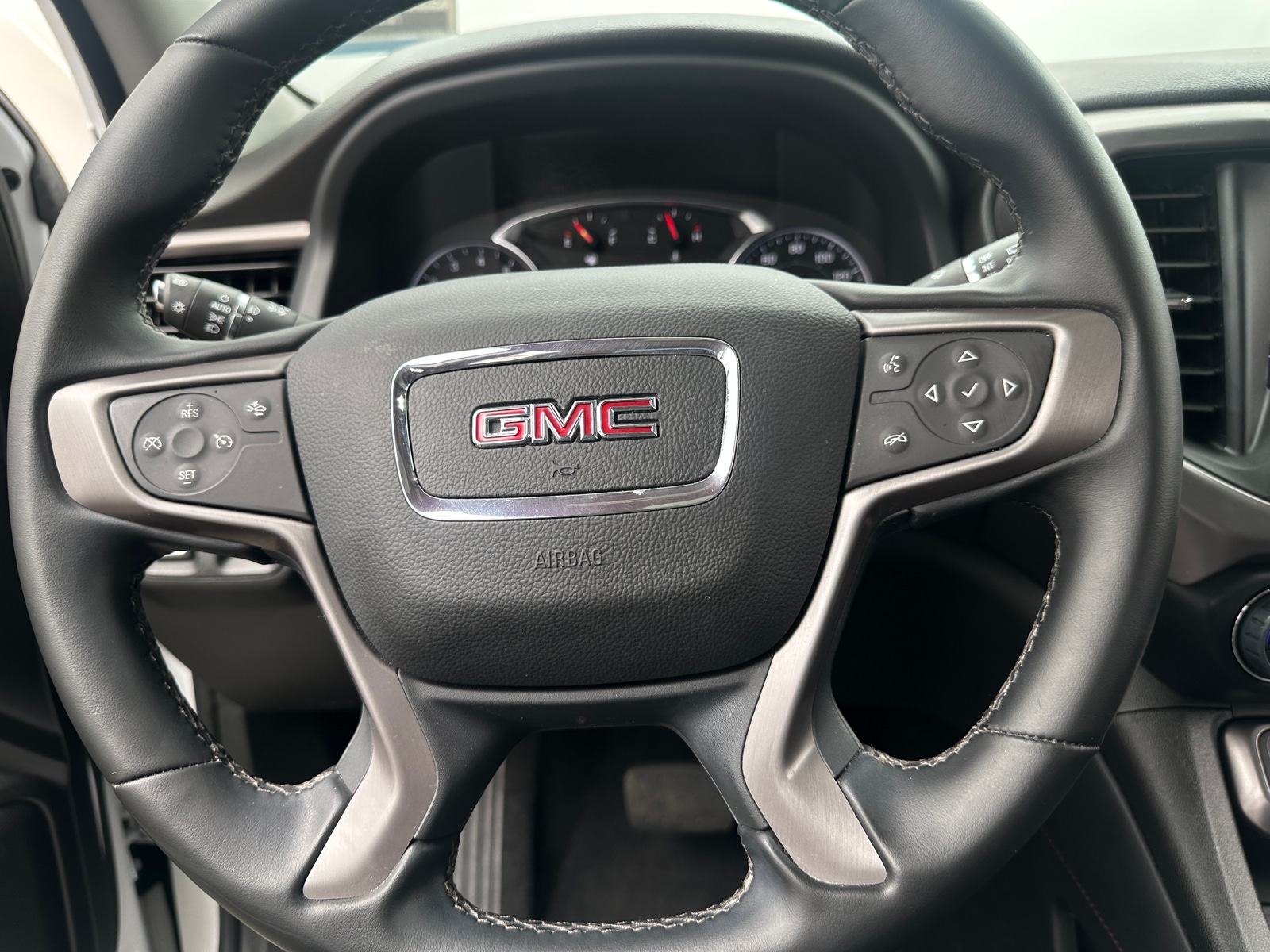 Thumbnail: 2023 GMC Acadia - 4