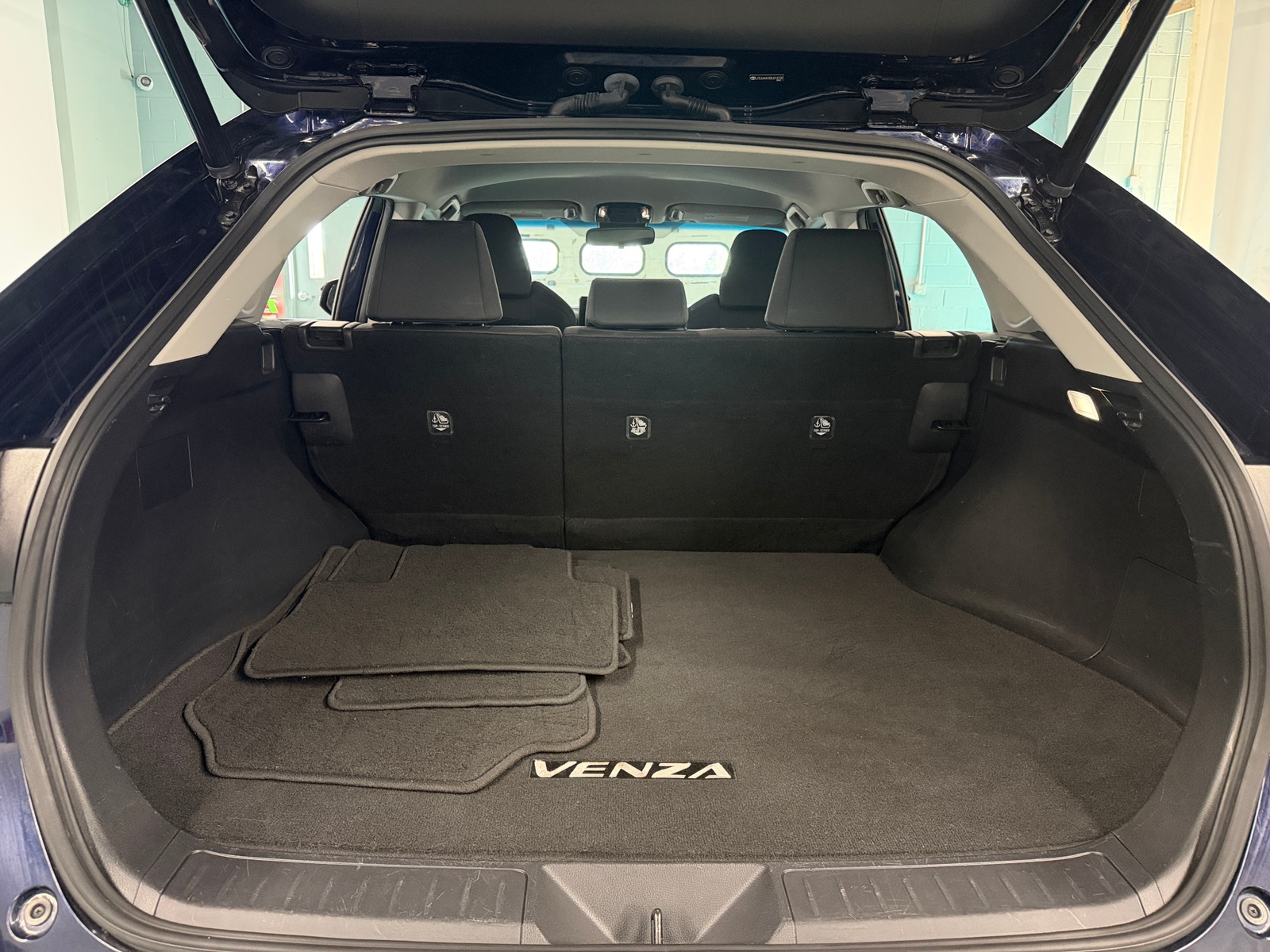 Thumbnail: 2021 Toyota Venza - 7