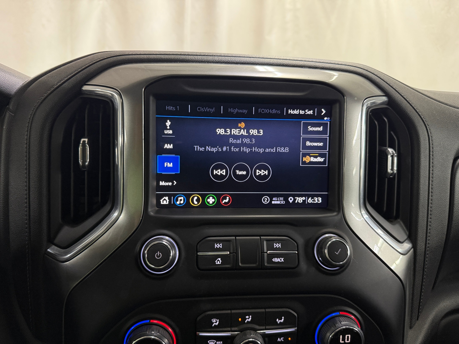 Thumbnail: 2020 Chevrolet Silverado 1500 - 4