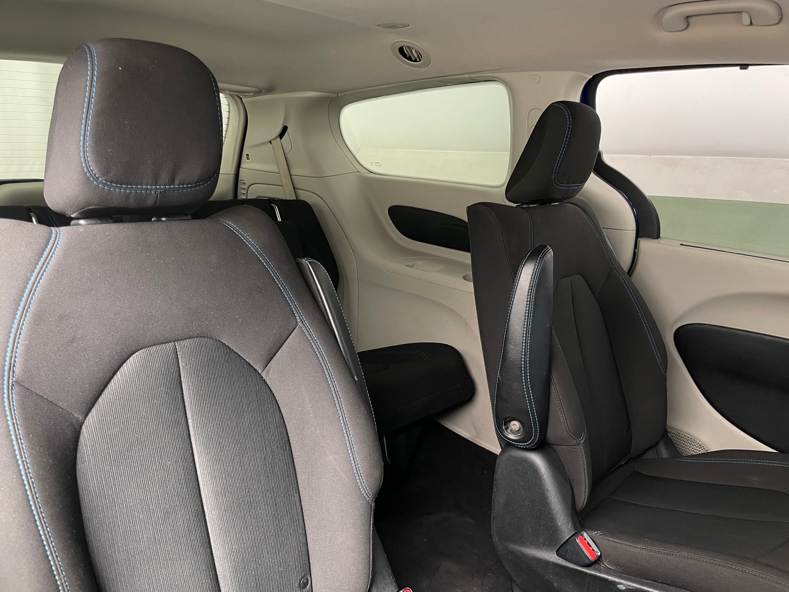 Thumbnail: 2021 Chrysler Pacifica - 6