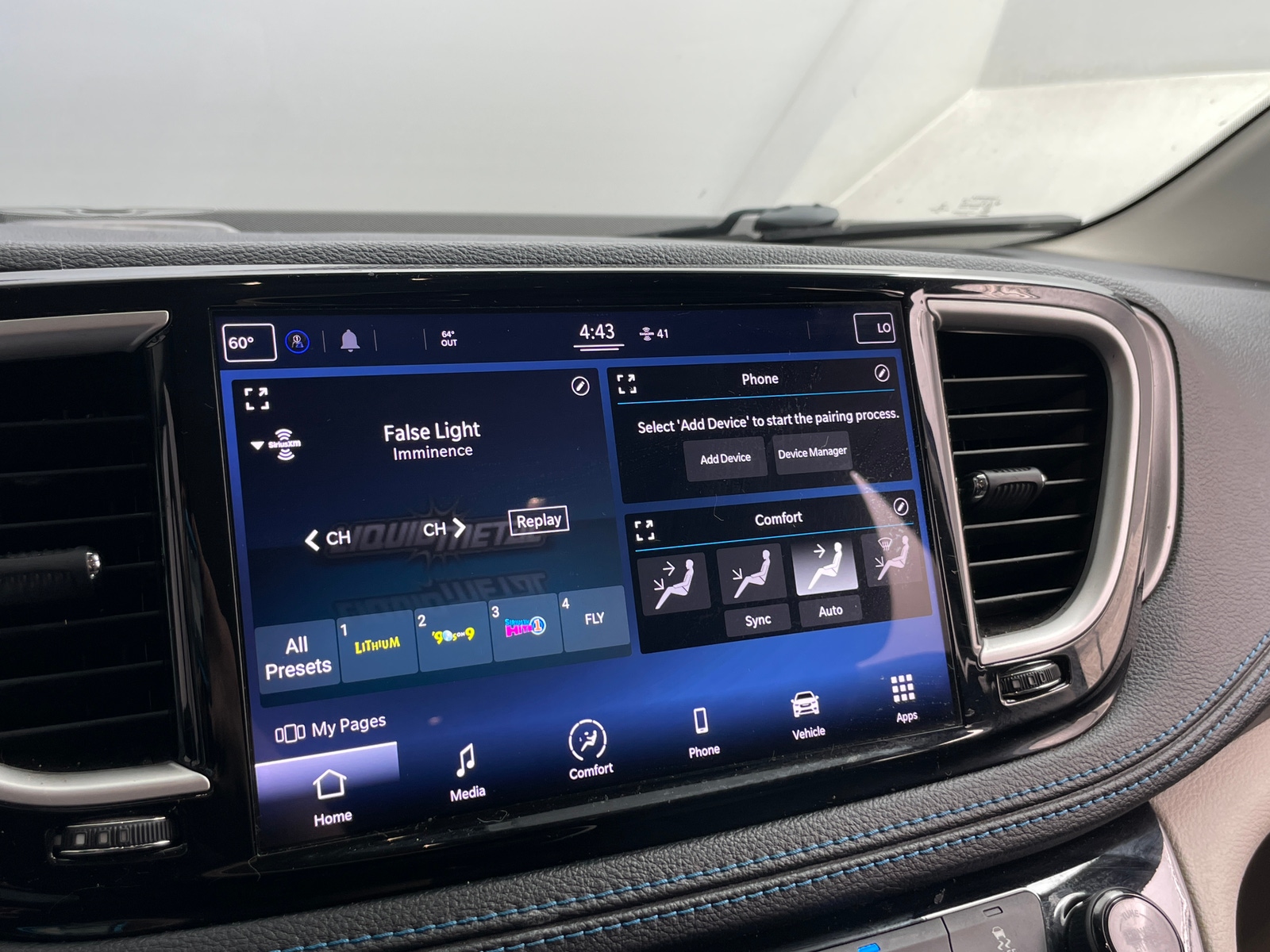 Thumbnail: 2021 Chrysler Pacifica - 4