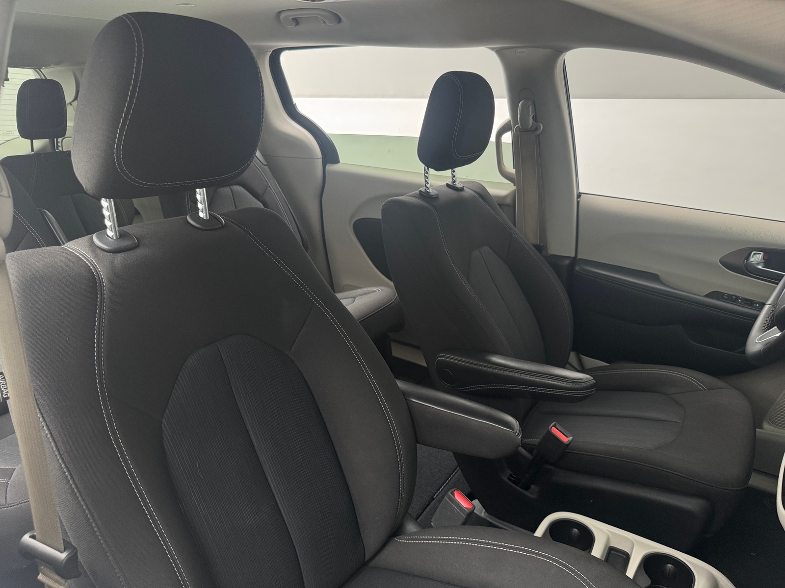 Thumbnail: 2023 Chrysler Voyager - 2