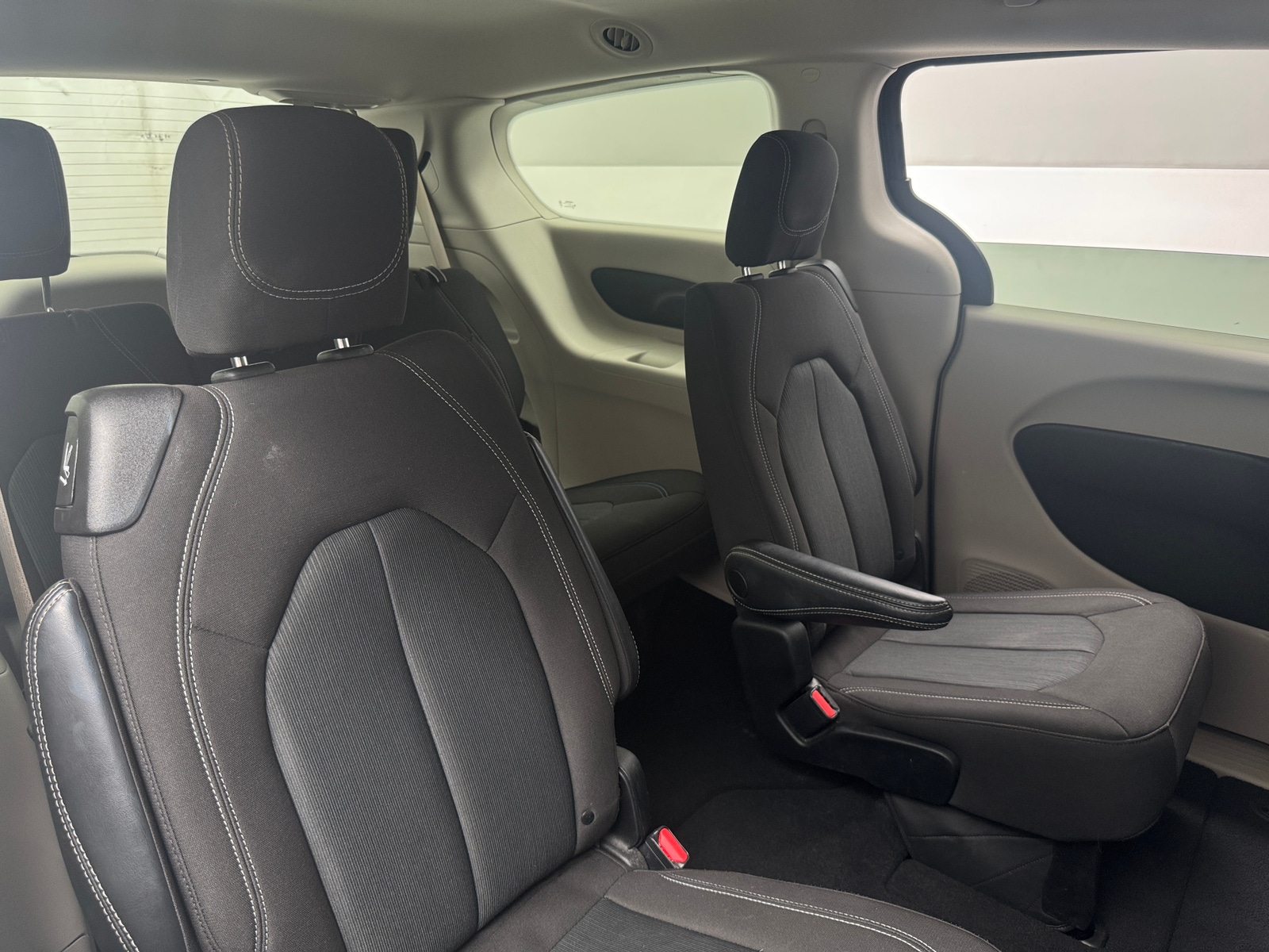 Thumbnail: 2023 Chrysler Voyager - 6