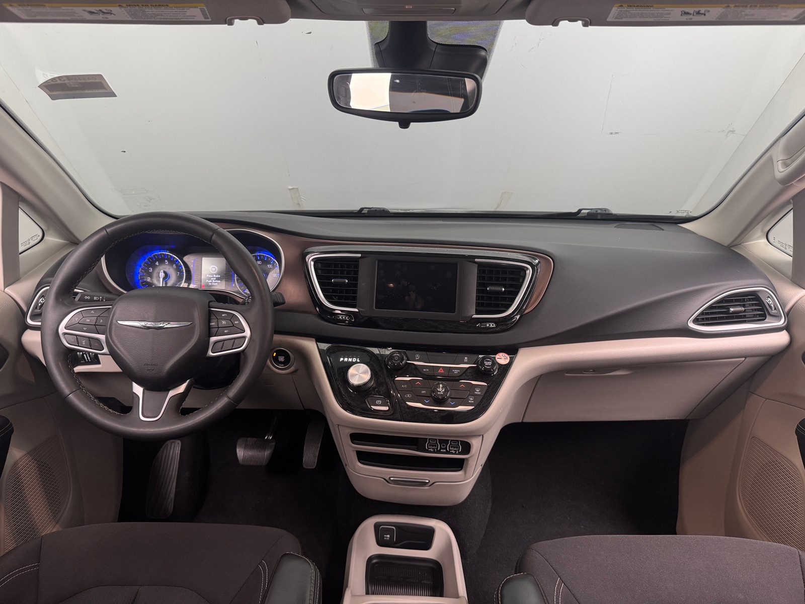 Thumbnail: 2023 Chrysler Voyager - 3