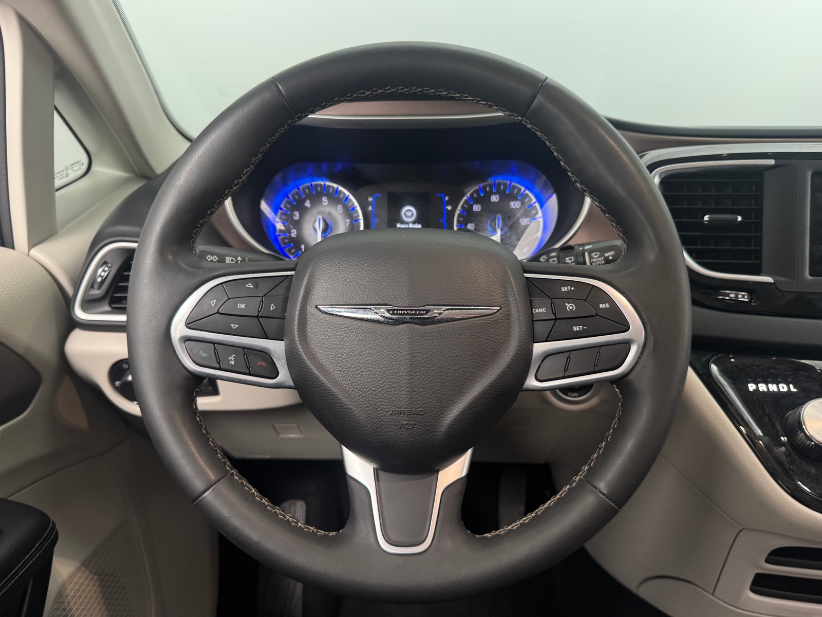 Thumbnail: 2023 Chrysler Voyager - 5