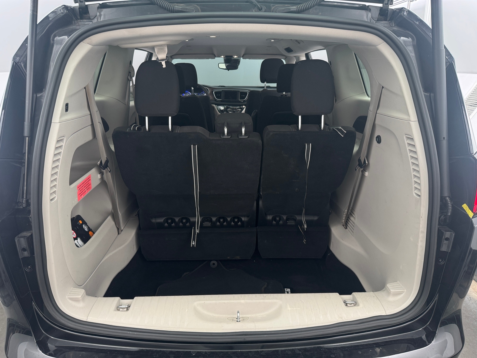 Thumbnail: 2023 Chrysler Voyager - 7