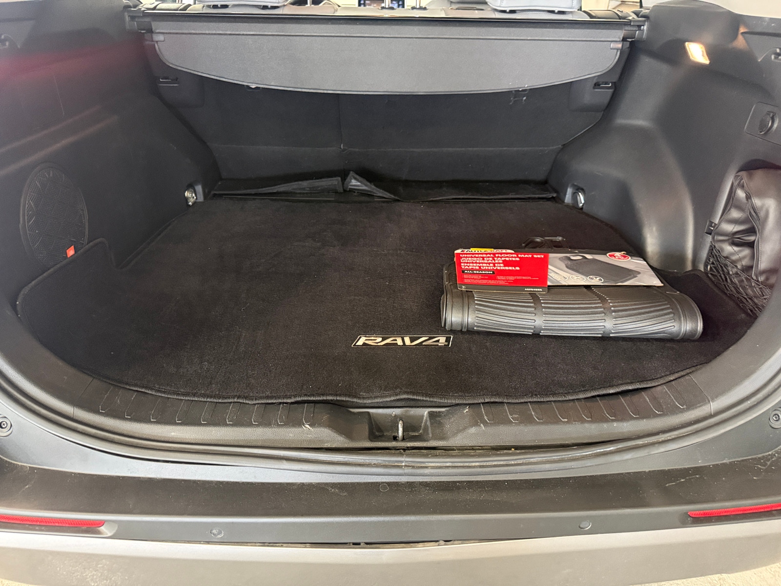 Thumbnail: 2019 Toyota RAV4 - 6
