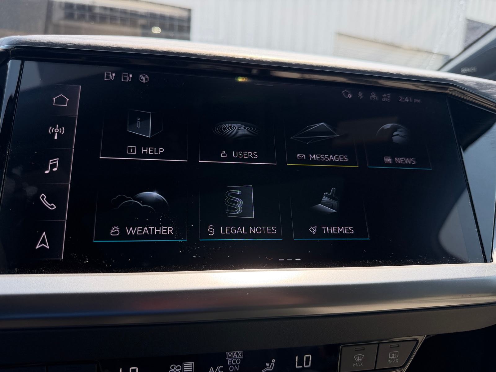 Thumbnail: 2023 Audi Q4 e-tron - 3