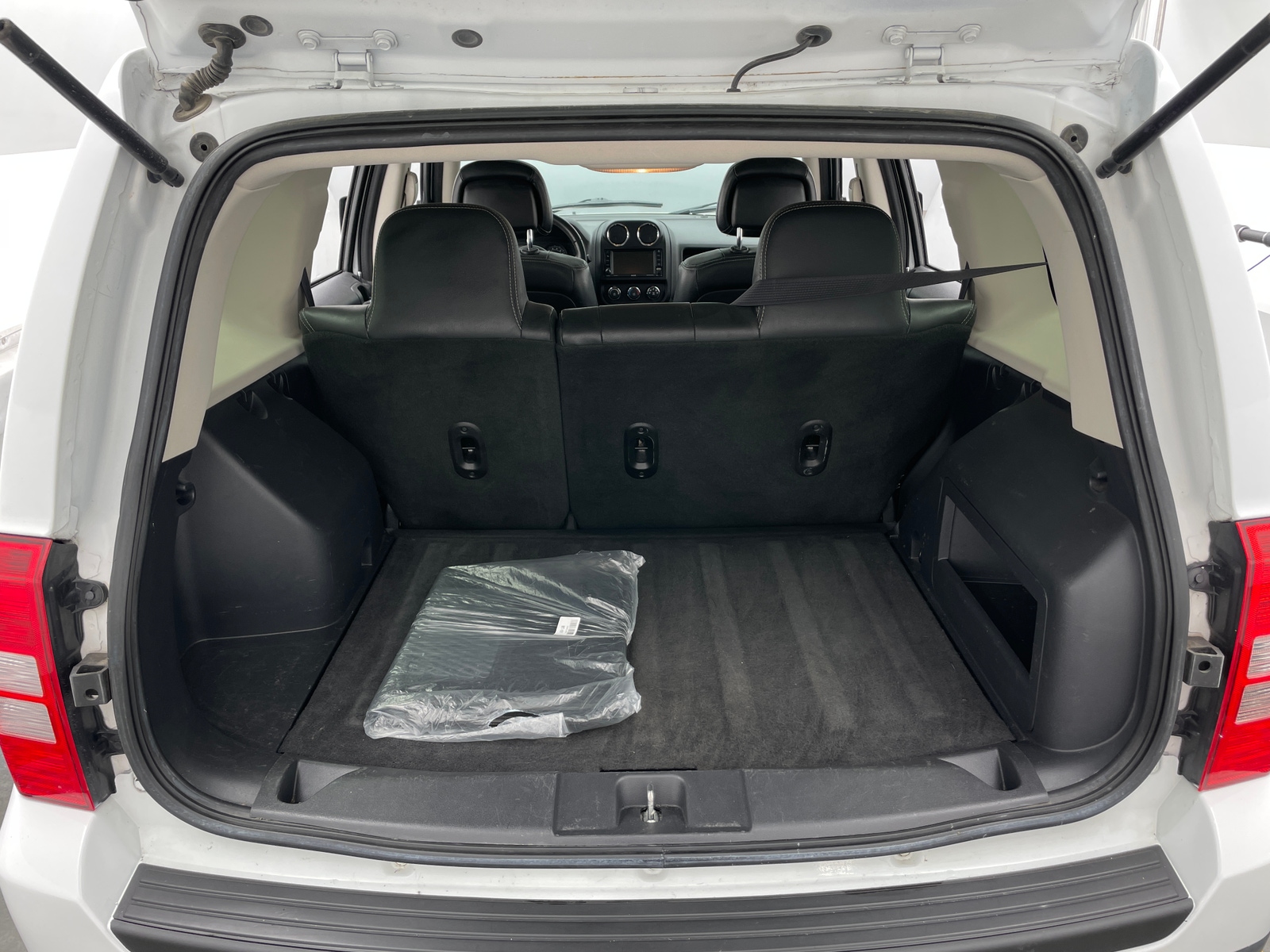Thumbnail: 2016 Jeep Patriot - 6