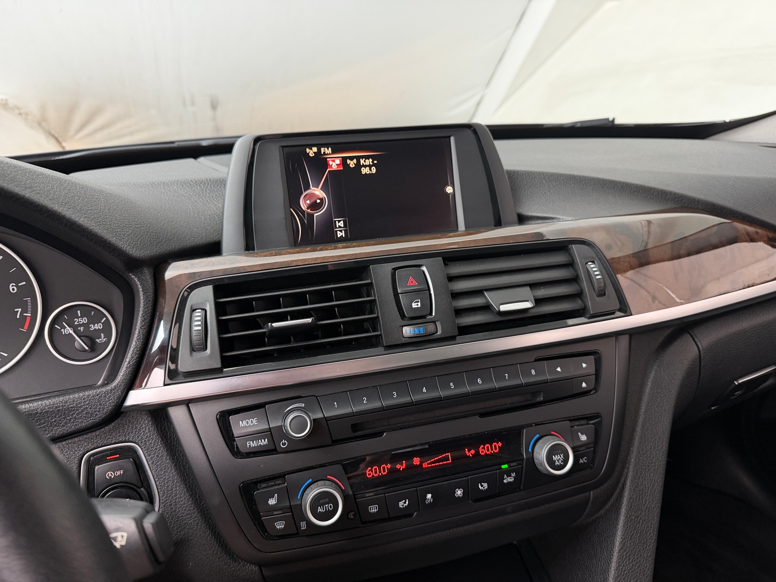 Thumbnail: 2015 BMW 3 Series - 3