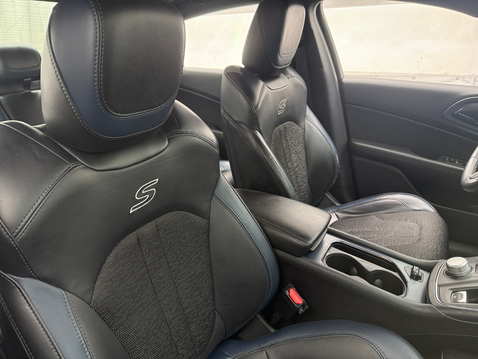 Thumbnail: 2016 Chrysler 200 - 2