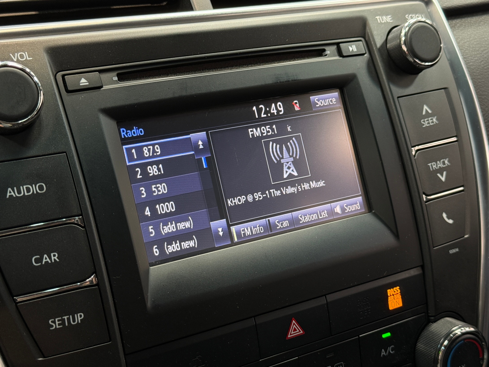 Thumbnail: 2017 Toyota Camry - 4