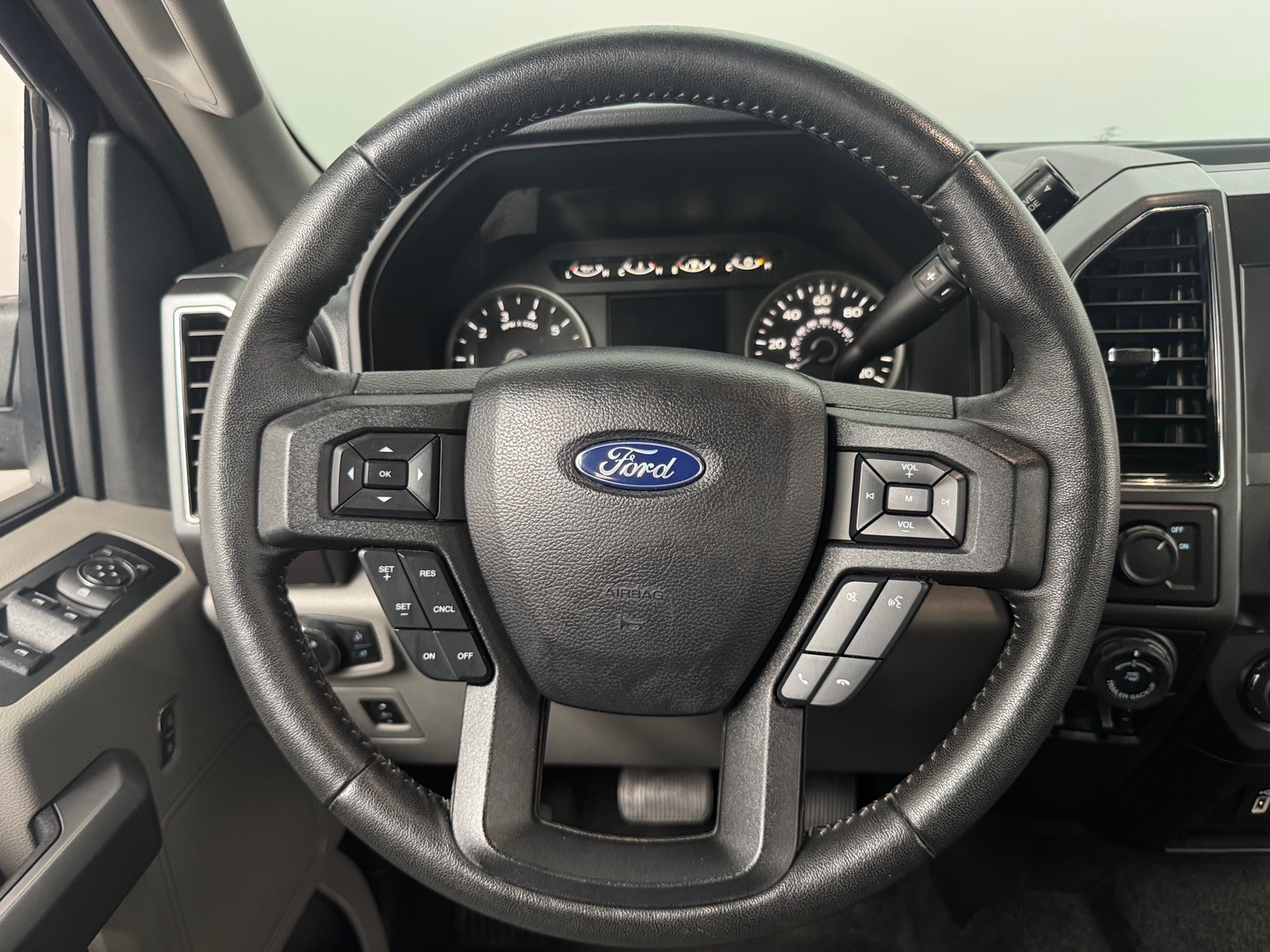 Thumbnail: 2019 Ford Econoline - 5