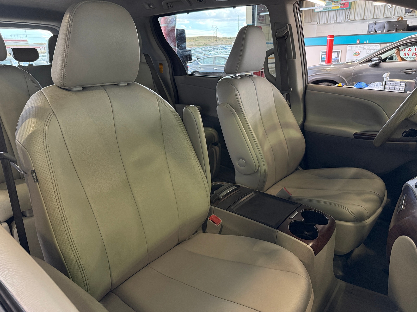 Thumbnail: 2013 Toyota Sienna - 2