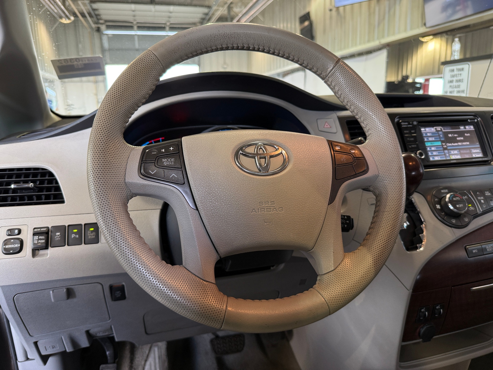Thumbnail: 2013 Toyota Sienna - 5