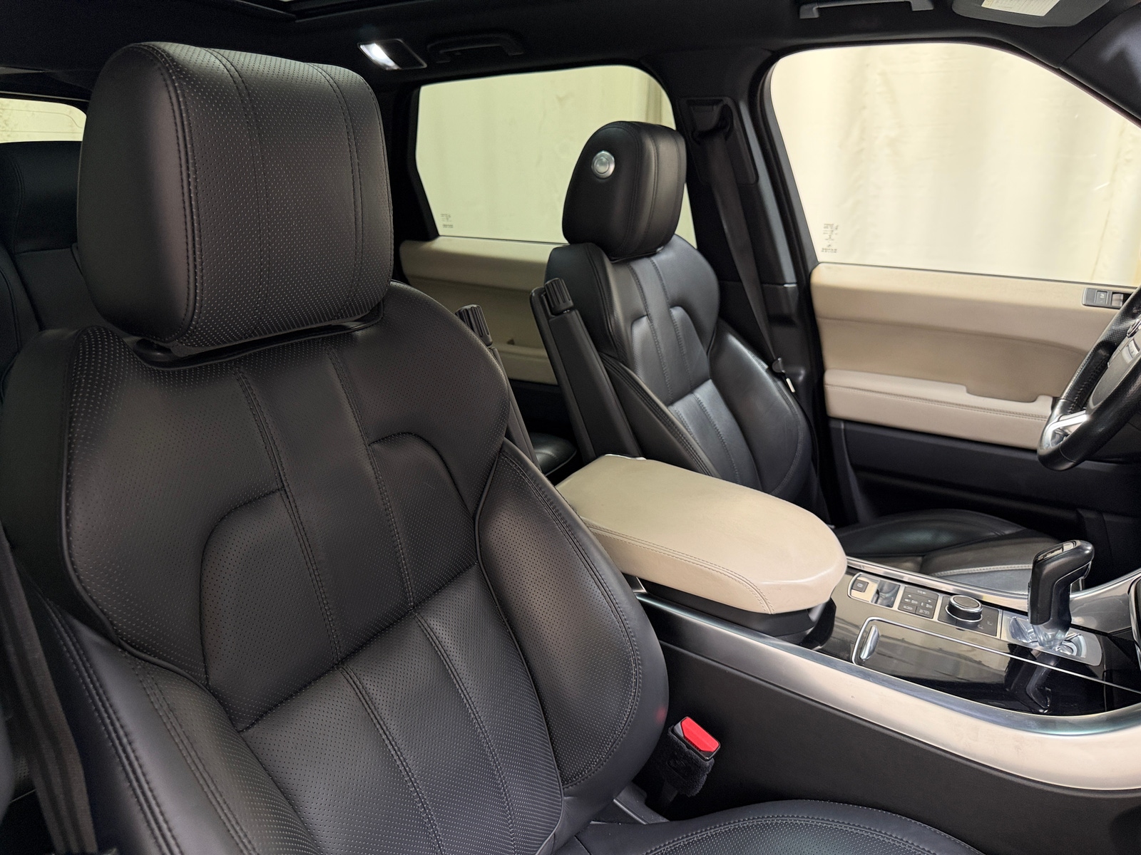 Thumbnail: 2016 Land Rover Range Rover Sport - 2