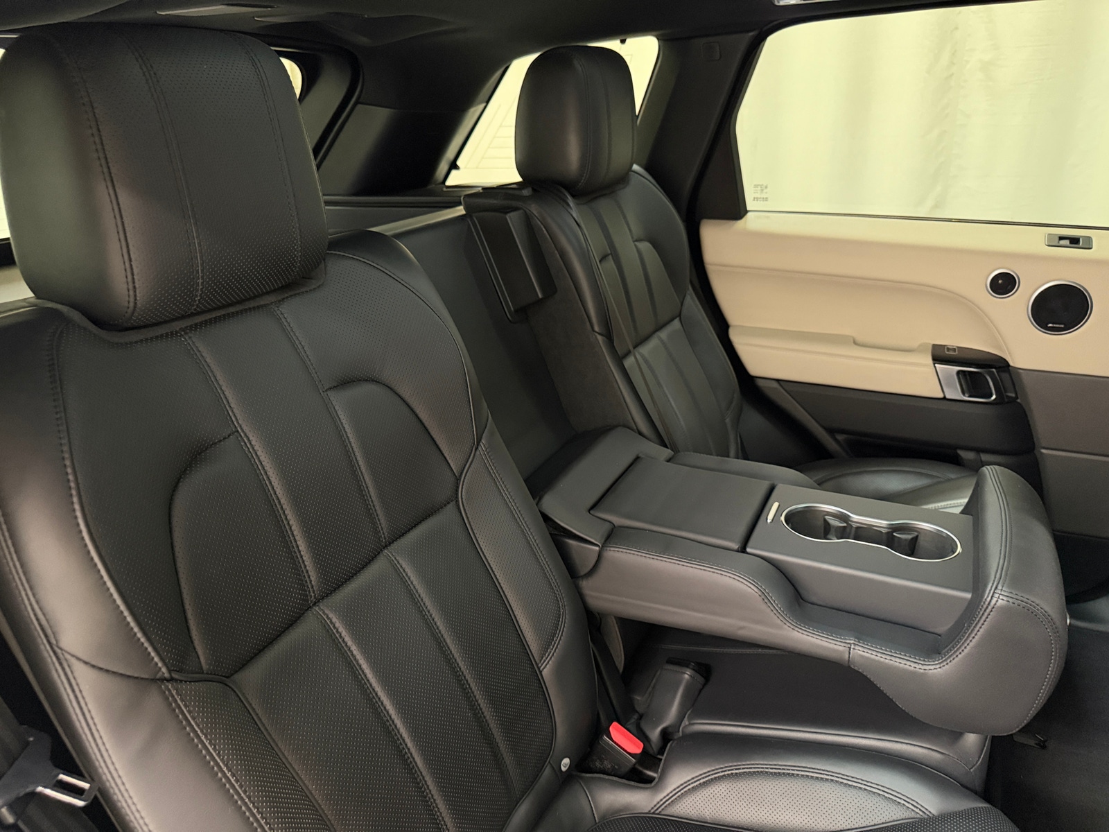 Thumbnail: 2016 Land Rover Range Rover Sport - 6