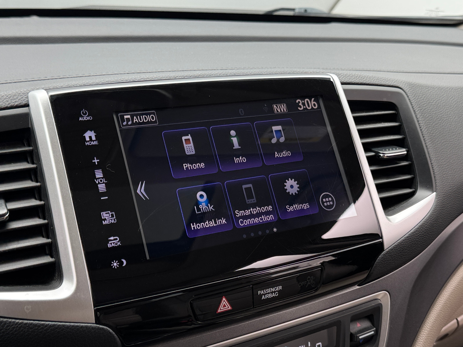 Thumbnail: 2017 Honda Pilot - 3