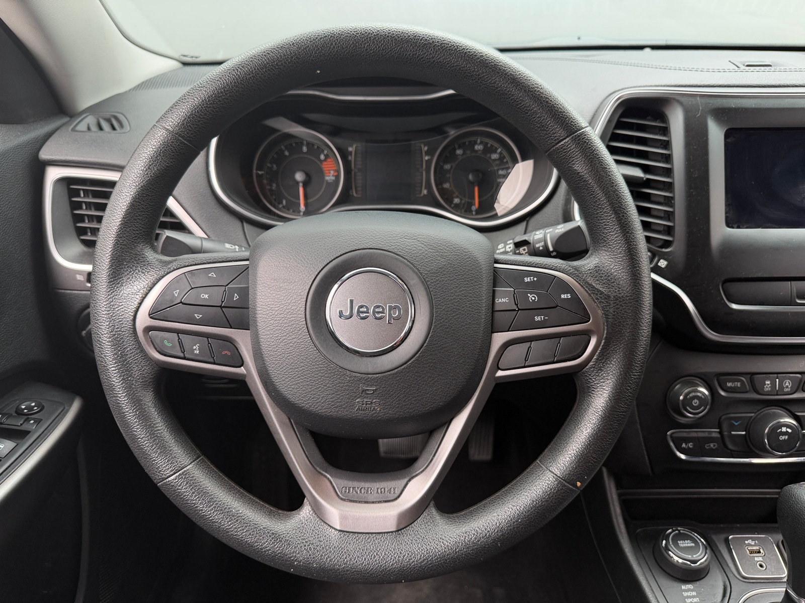 Thumbnail: 2019 Jeep Cherokee - 5