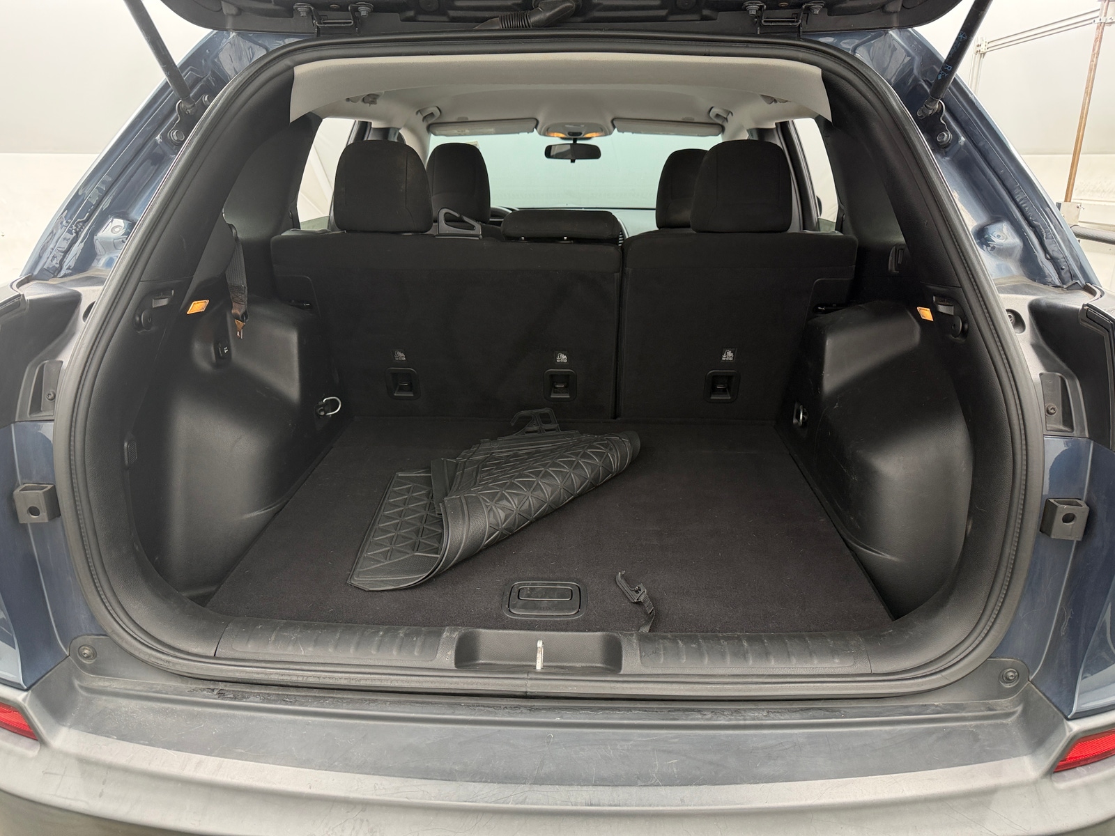 Thumbnail: 2019 Jeep Cherokee - 7