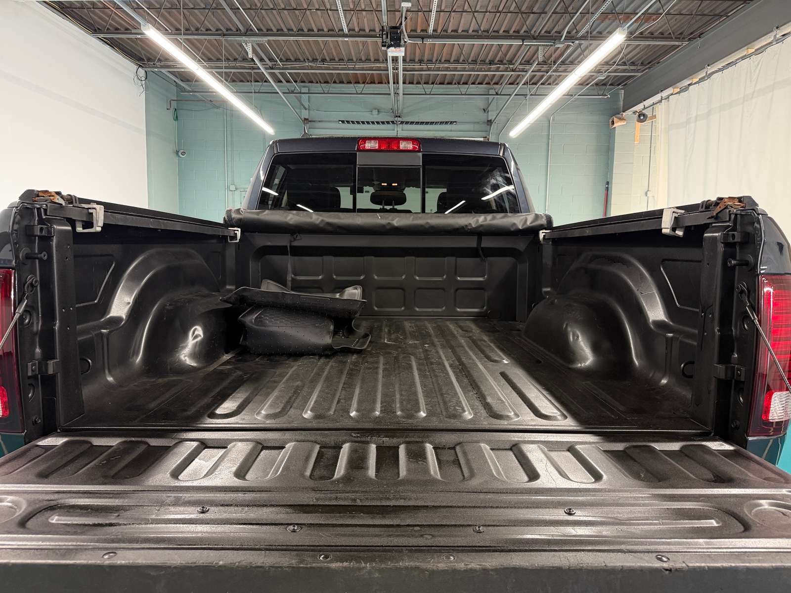 Thumbnail: 2020 RAM 1500 Classic - 7
