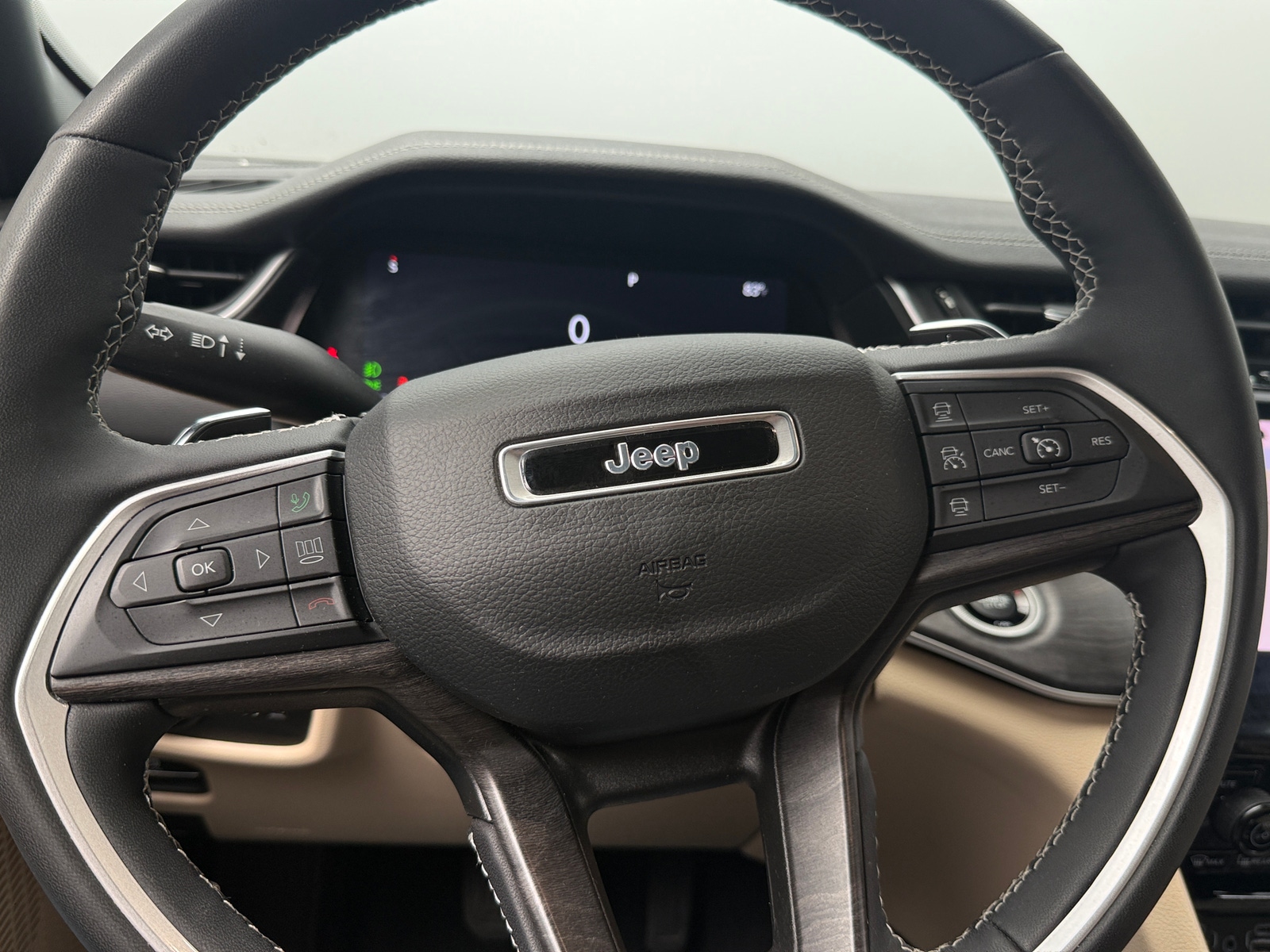 Thumbnail: 2023 Jeep Grand Cherokee - 4