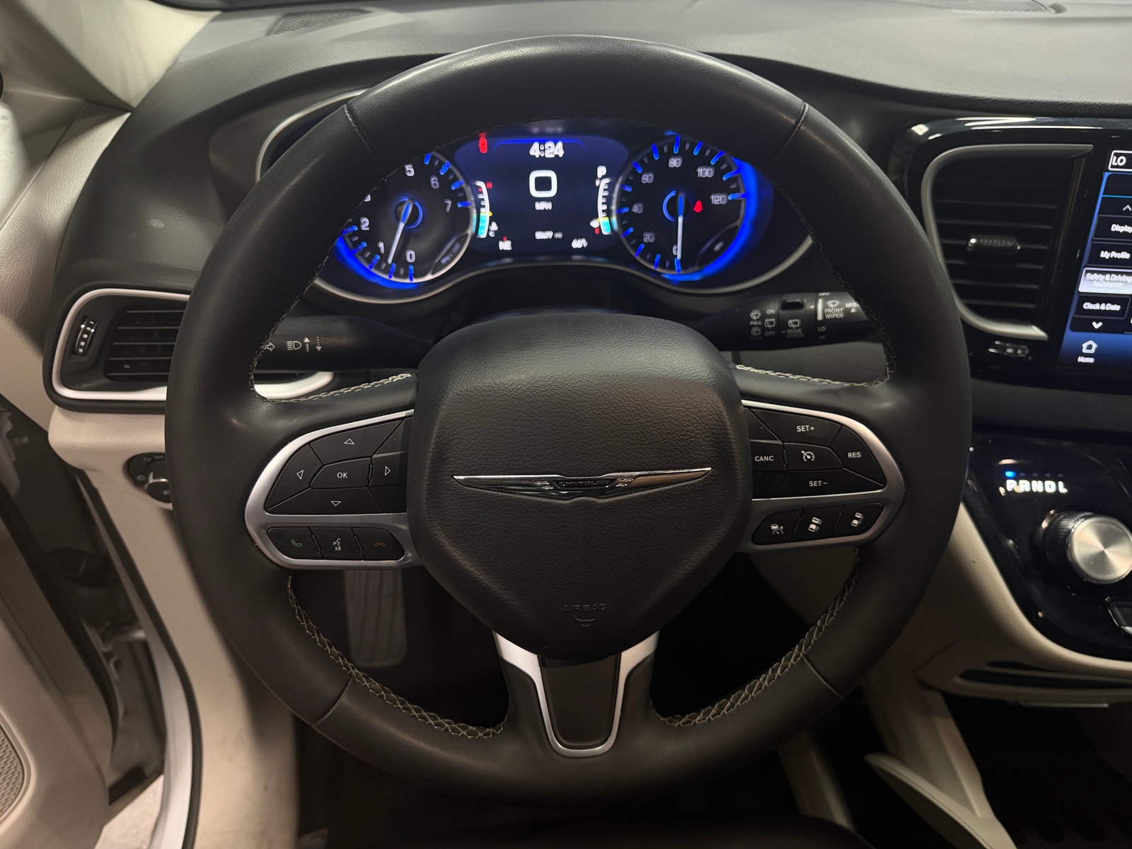 Thumbnail: 2024 Chrysler Pacifica - 4